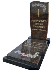 Памятник из коричневого гранита в Новороссийске