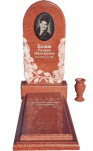 Памятник из красного гранита в Новороссийске