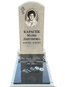 Памятник из серого гранита в Новороссийске