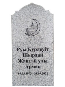 Памятник из серого гранита в Новороссийске