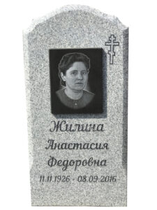 Памятник из серого гранита в Новороссийске