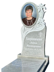 Памятник из серого гранита в Новороссийске
